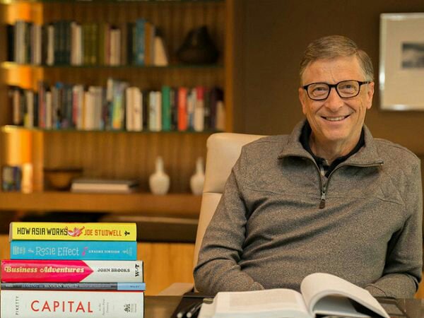 Bill Gates reading a book